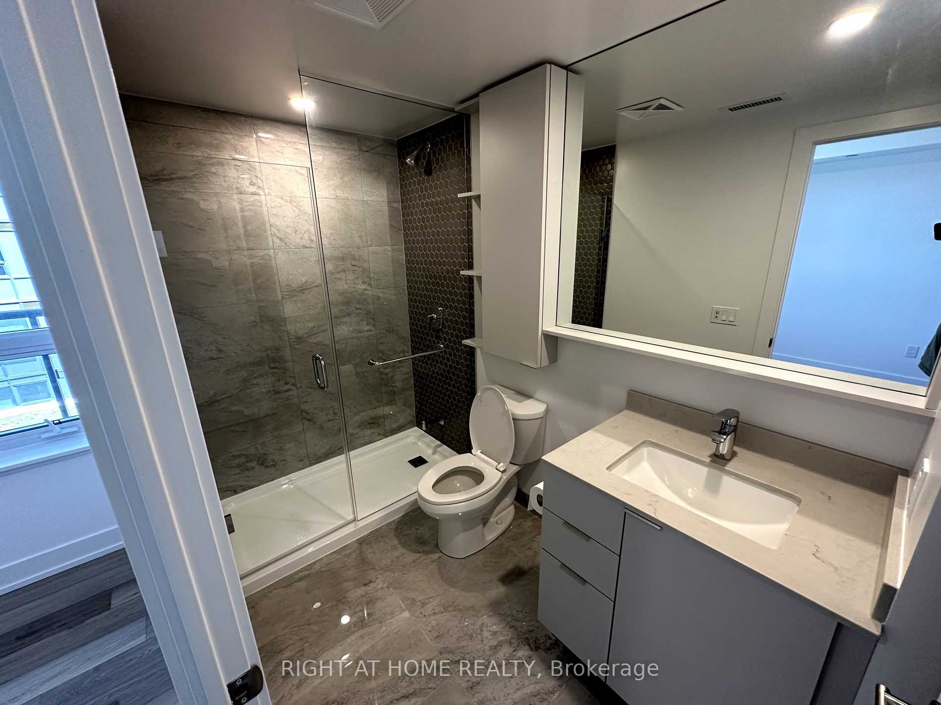 Virtual tour for 722 - 8 Cedarland Dr E, Markham