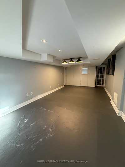House 32